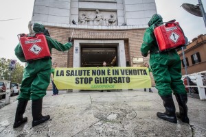 Glyphosate Action at Ministry of Health in RomeUn aperitivo al glifosato per il ministro Lorenzin